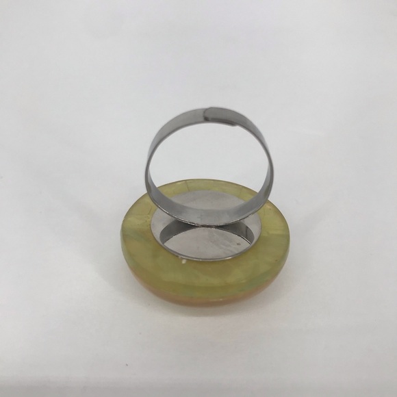 🌞10 for $15 Large Cocktail Ring Faux Mother of Pearl - Picture 5 of 7